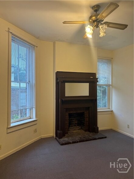 Foto del edificio - 219 E Taylor St