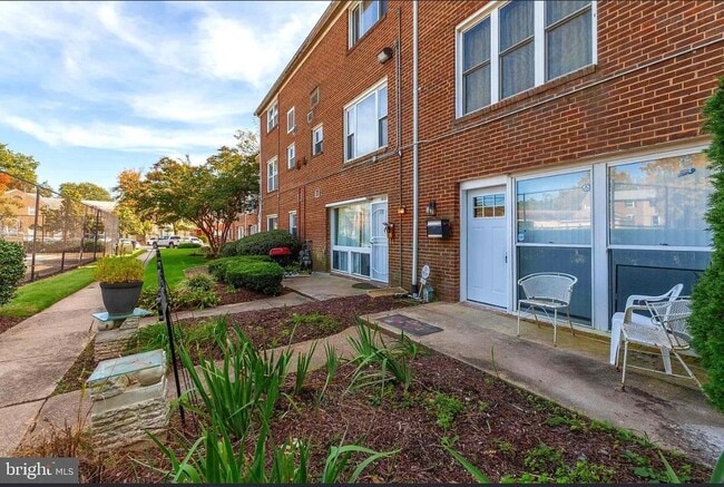Building Photo - 1807 Addison Rd S