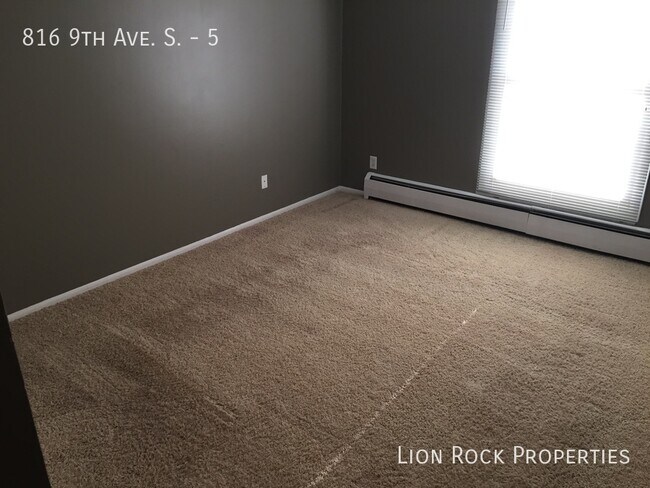 Foto del edificio - Your Contemporary Retreat in Hopkins for $...