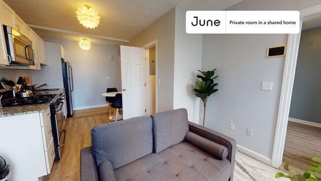 Foto del edificio - Room in Shared 3 bed/1 bath home