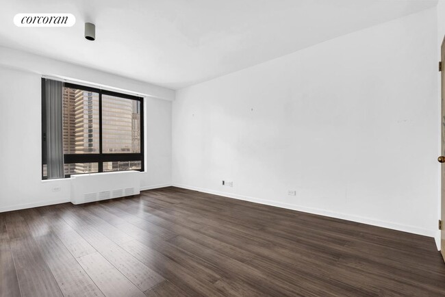Building Photo - 167 E 61st St
