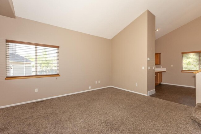 Building Photo - 925 Ptarmigan Circle