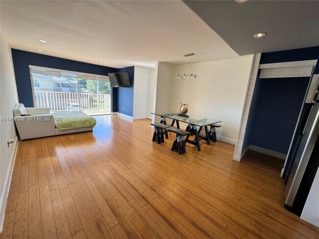 Building Photo - 4350 NW 79th Ave