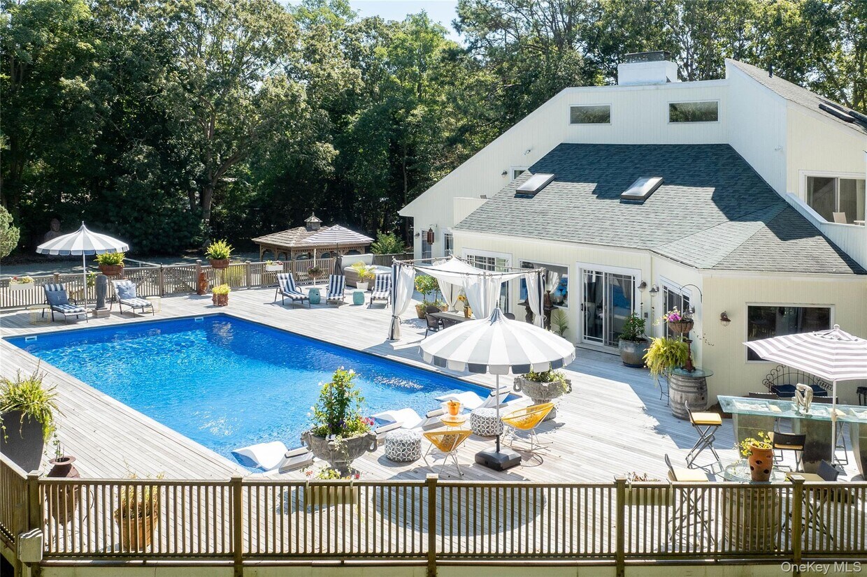 Primary Photo - 26 Quarter Ct