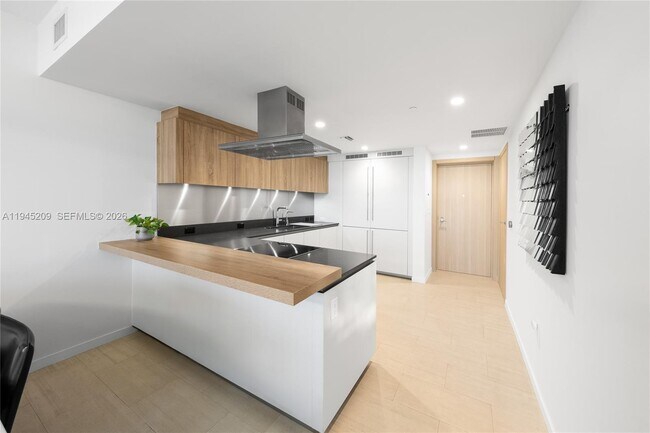 Building Photo - 1000 Brickell Plaza