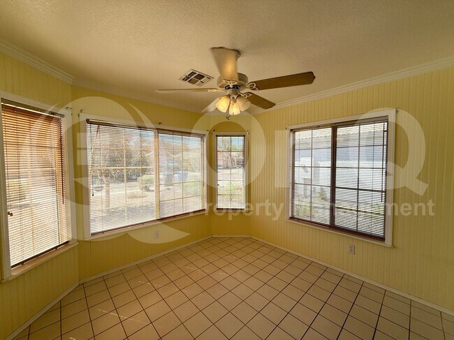 Building Photo - 1243 S Pueblo Ct