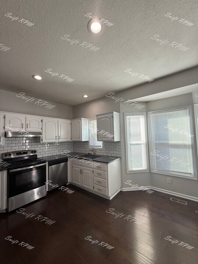 Foto del edificio - 15602 Maple St