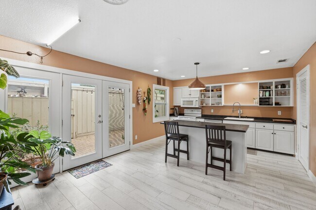 Foto del edificio - 6408 Burgoyne Rd