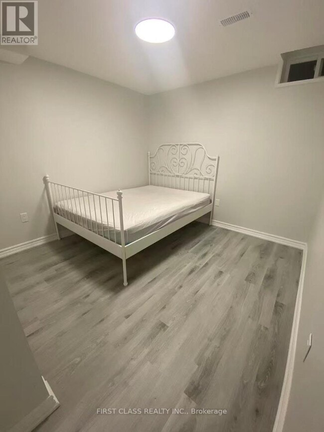 Building Photo - 9 Upton Crescent