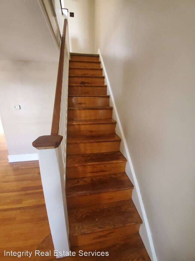 Building Photo - 3 br, 1 bath House - 1050 Edgemore  road