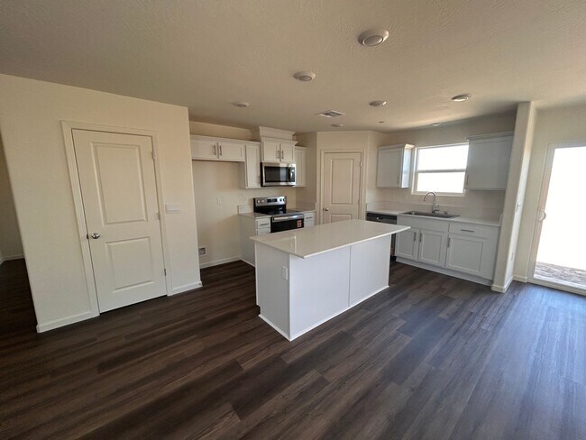 Foto del edificio - West Hanford with Solar, 3 bedroom, 2 bath