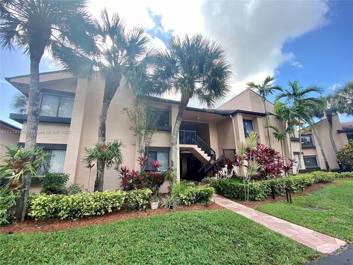 2130 SW 94th Ter Unit 301, Davie, FL 33324 Condo for Rent in Davie