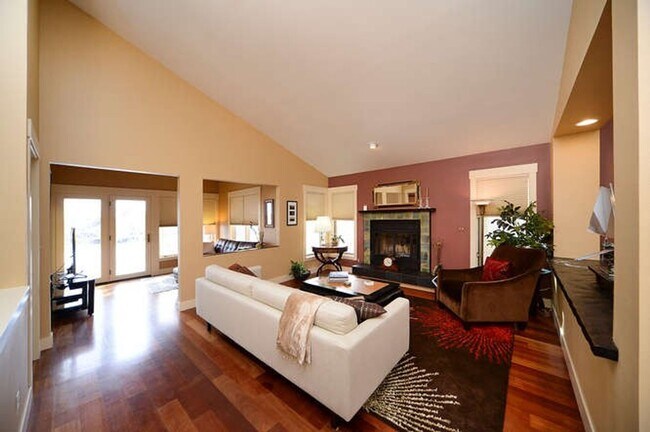 Foto del edificio - Gorgeous 4BD/3BA Wonderland Hills Home- Wo...
