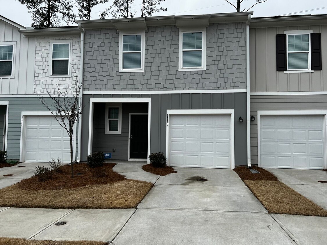 Foto principal - Nice 3/2.5 Home in Cartersville- $1,550