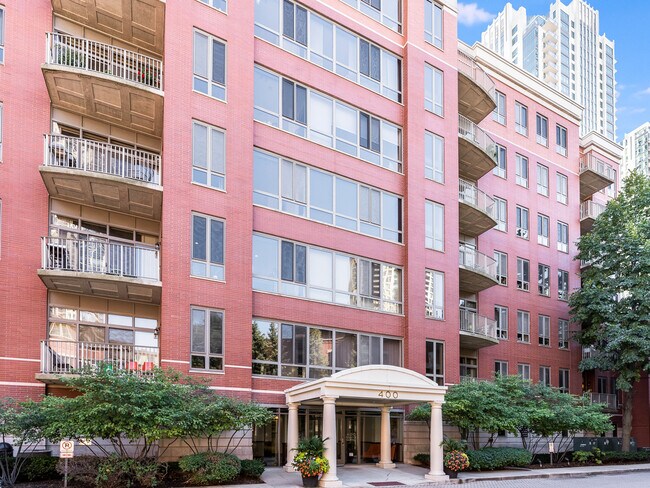 Foto del edificio - 400 N Clinton St