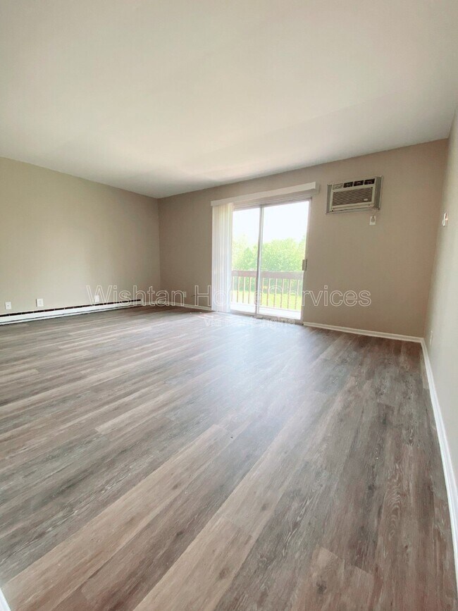 Foto del edificio - 201 Charleston Blvd