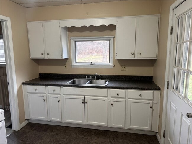 Building Photo - 1872 Miles St