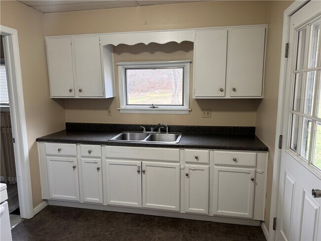 Foto del edificio - 1872 Miles St