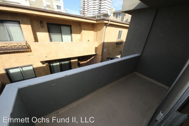 Building Photo - 1256 Granville Ave