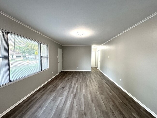 Building Photo - DEPOSIT MOVES YOU IN! No rent due until Se...