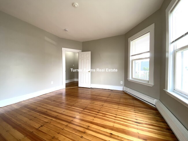 Building Photo - 6 Bowdoin St