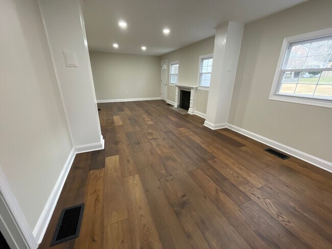 Foto del edificio - 733 Fairfield Rd
