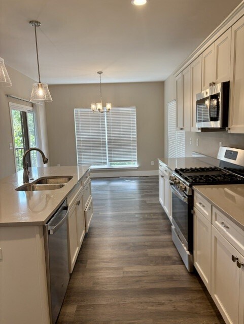Foto del edificio - 240 Smola Woods Ct