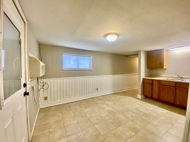 Building Photo - 164 W Wall St