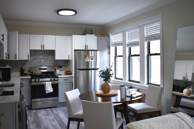 Foto del edificio - 839 W Cornelia Ave