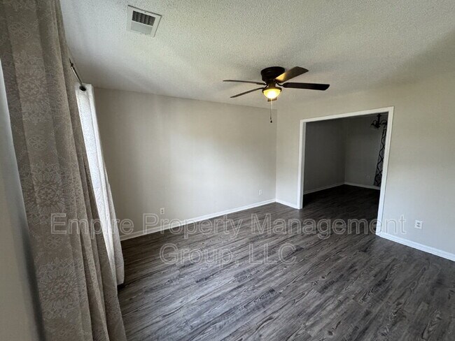 Foto del edificio - 66 Sand Oak Ct