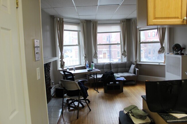 Foto del edificio - 879 Beacon St