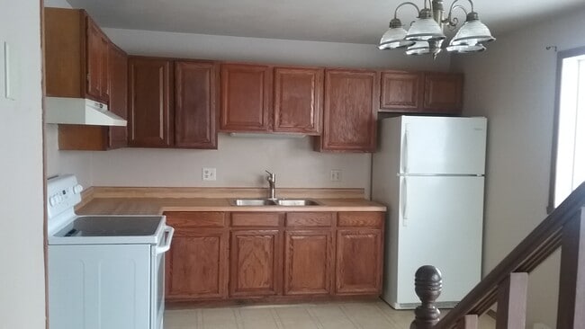 Building Photo - 2229 Country Ln