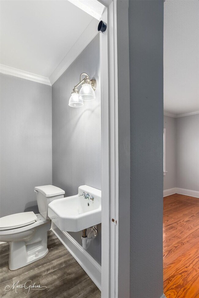 Building Photo - "Charming 3-Bed Oasis in Bossier City with 1.5 Baths & Spacious 1917 Sq Ft Layout!"