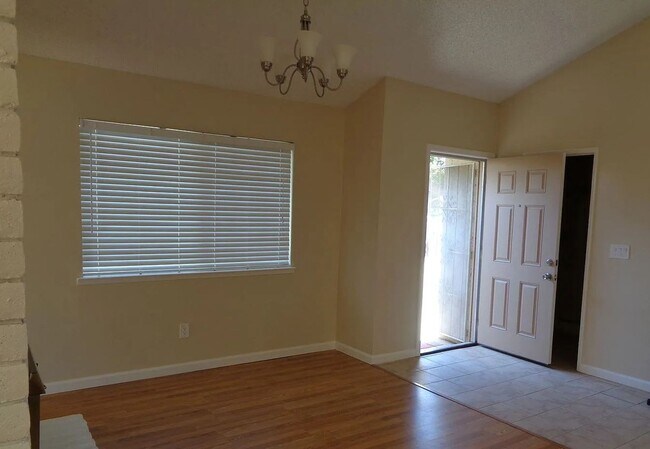 Foto del edificio - 1266 Hartford Cir