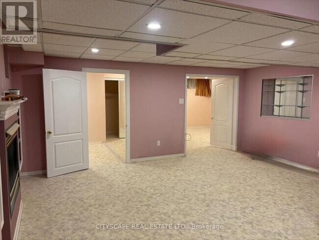 Photo du bâtiment - 6121 Maple Gate Cir