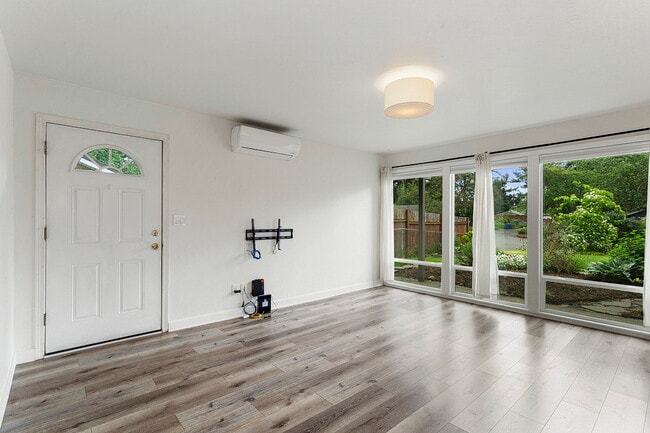 Building Photo - 5359 SE 91st Ave
