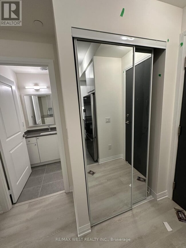 Building Photo - 3260 Sheppard Ave E