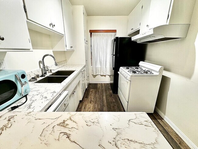 Building Photo - 14271 Dickens St