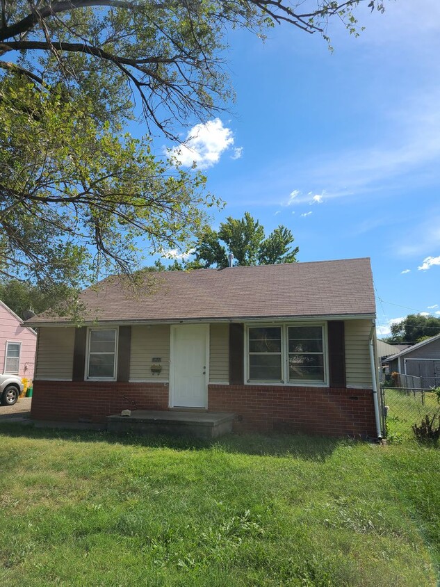 Primary Photo - Pet Freindly Single Family 2 Bedroom