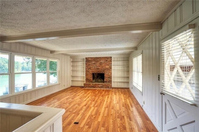 Foto del edificio - 6163 Lake Lanier Heights Rd