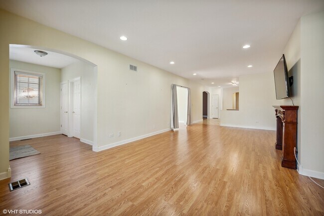 Building Photo - 1757 Dewes St