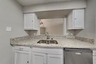 Building Photo - 26 Pinewood Forest Ct