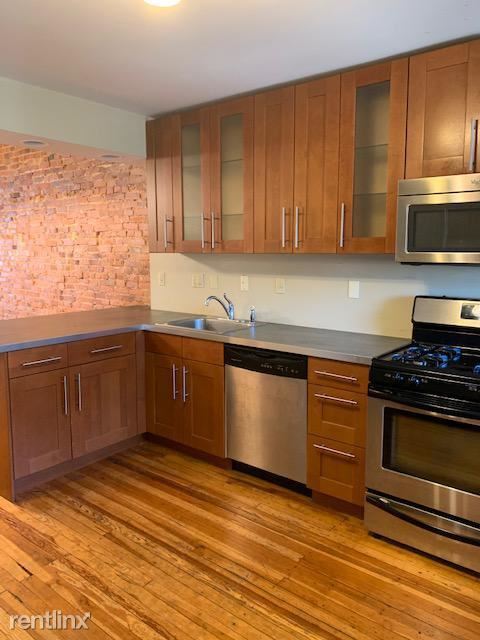 Primary Photo - 4 br, 2.5 bath Townhome - 603 E Randall St