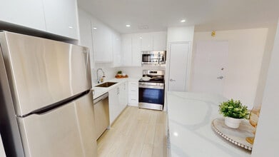 Building Photo - 455 Maple
