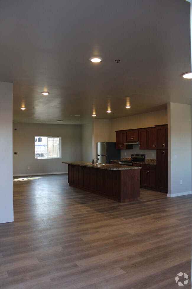 Building Photo - 665 Heyburn Ave