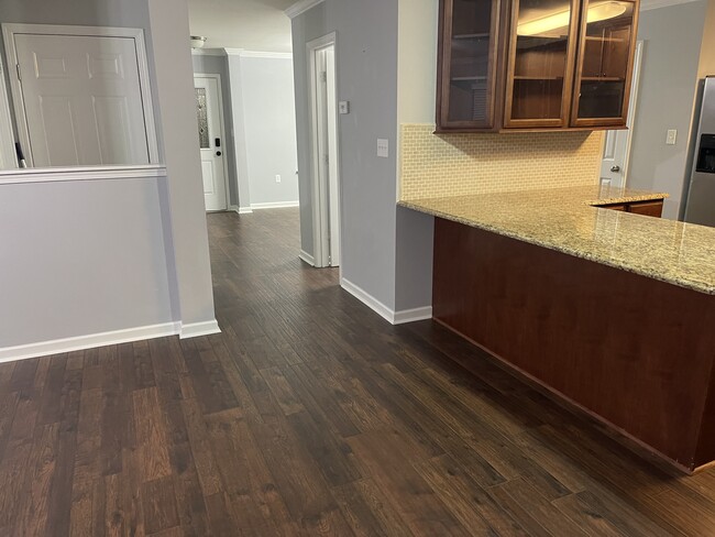 Building Photo - 2873 Village Center Dr
