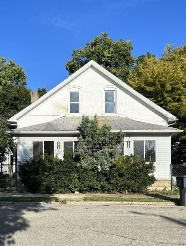 Primary Photo - 734-736 S 6th St - Sold 11.20.24