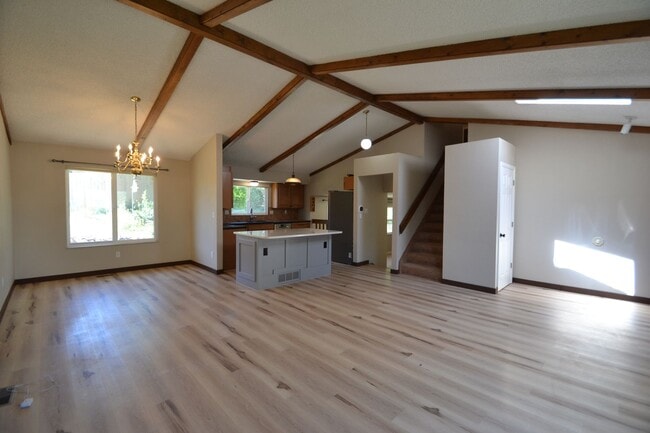 Building Photo - Westside 4 Bedroom with AC!