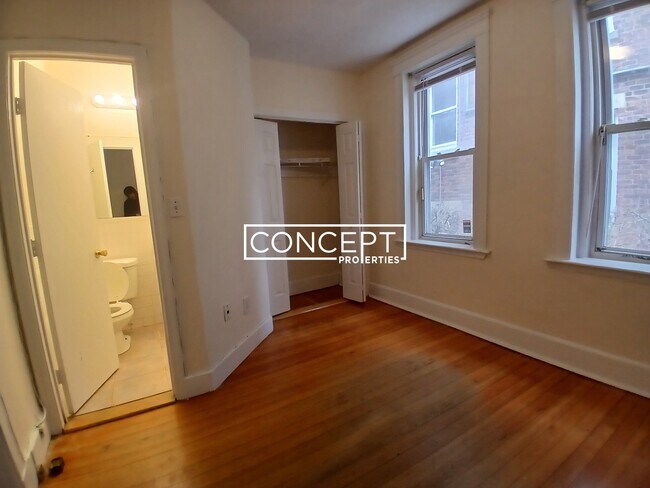 Building Photo - 15 Barrows St