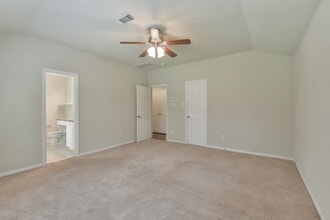 Building Photo - 42 Prairie Oak Dr
